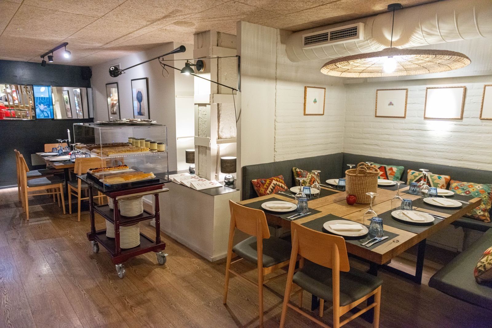 Interior del restaurante en Puertochico