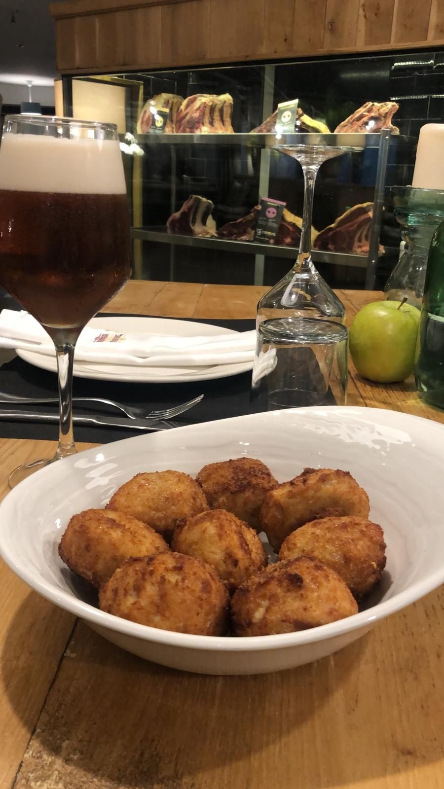 Croquetas artesanas de jamón de La Taberna del Herrero