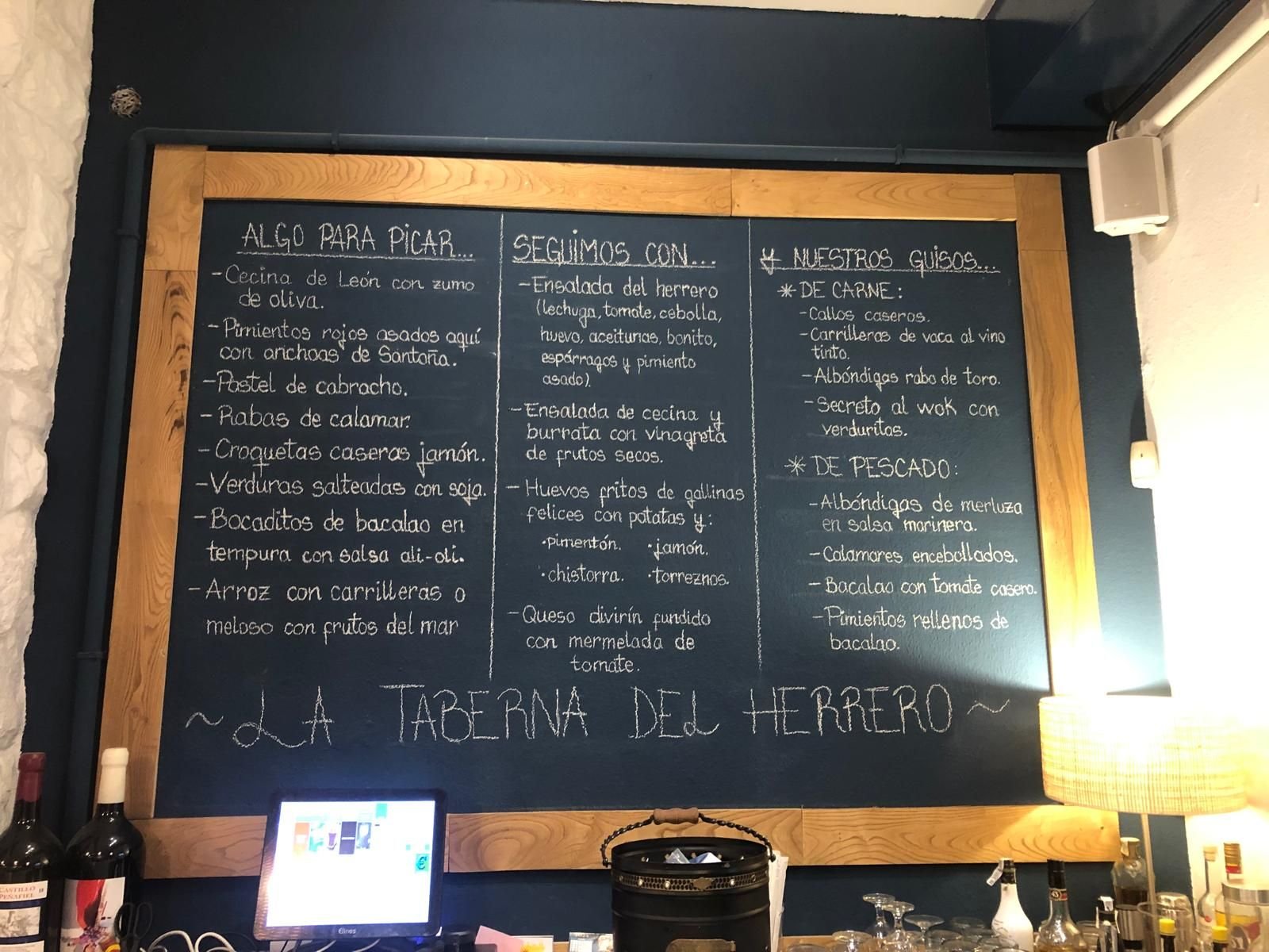 Mesas preparadas en el comedor de El Rubio